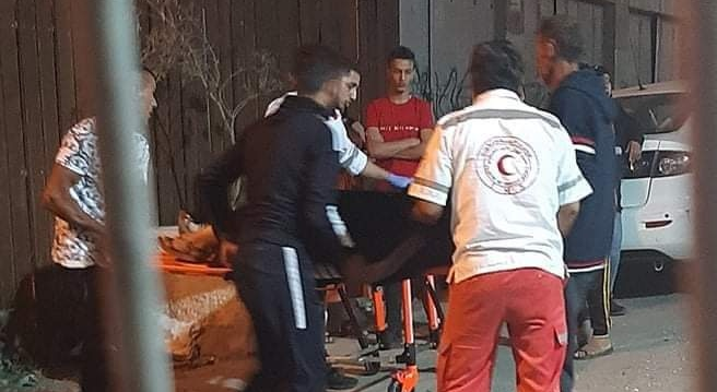 اصابة سيدة بجراح بعد تعرضها للدعس من قبل مستوطن في الخليل